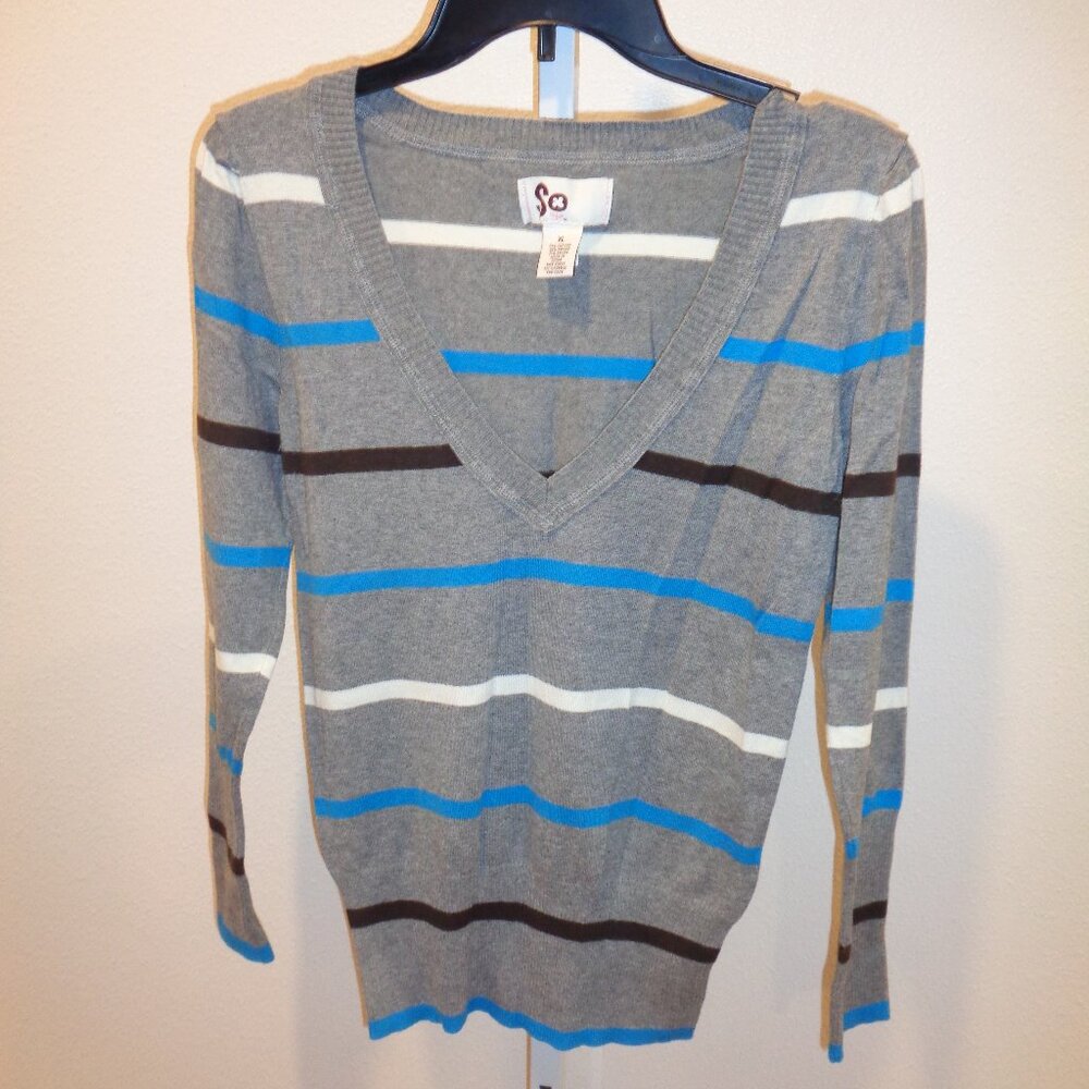 SO Junior's V-Neck Striped Long Sleeve Lightweight Sweater Size XL Gray